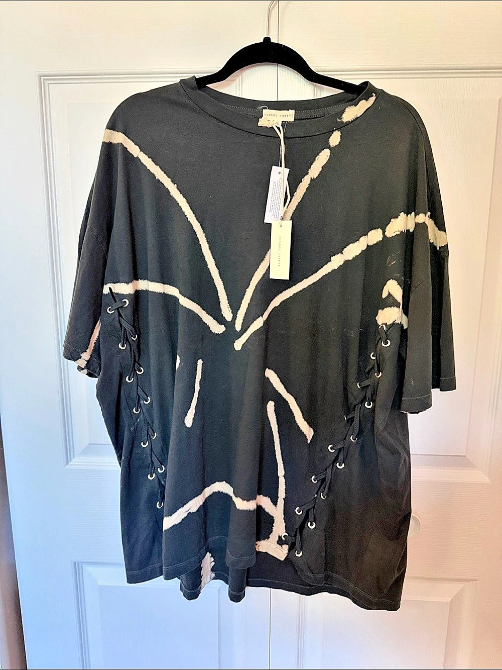 Buckle Black Graphic Tee Abstract Black Size Large NWT